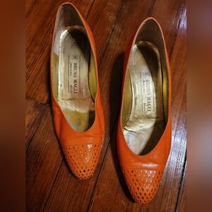 Vintage Bruno Magli Orange Low Heel Loafers with Gold Heels Sz EU 37.5/ 7 Wome